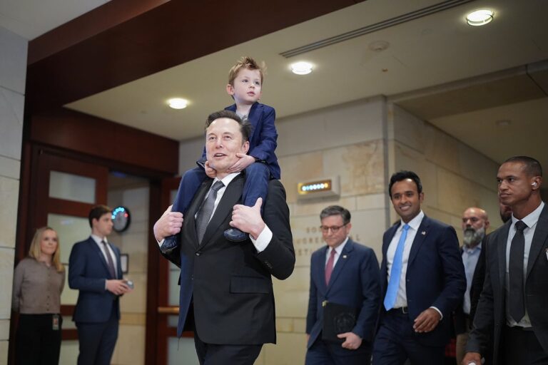 Elon Musk with son and Vivek Ramaswamy