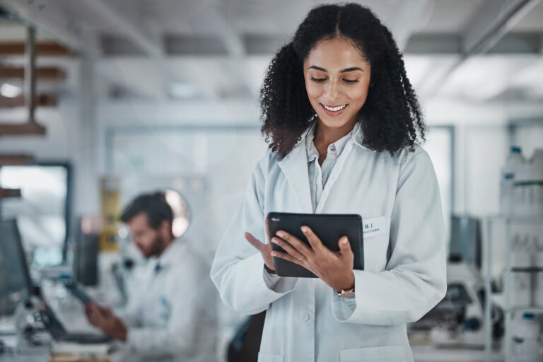 gettyimages scientist in lab01