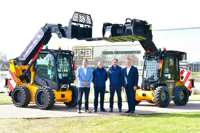 1745489578 arnold plant hire. press