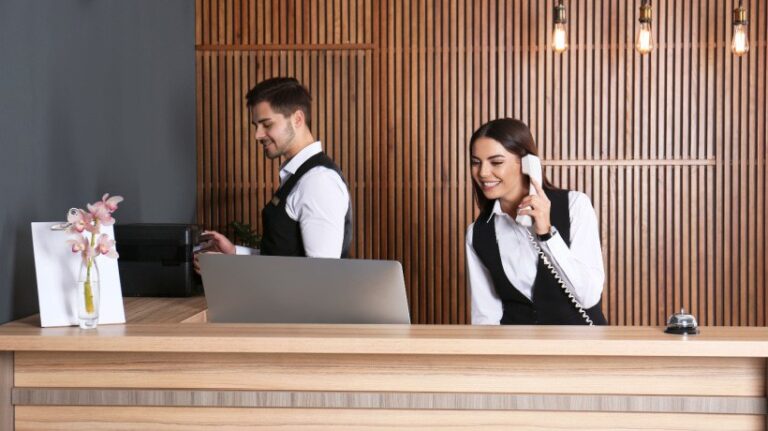How Digital Training Enhances Hotel Staff Efficiency And Guest Experience
