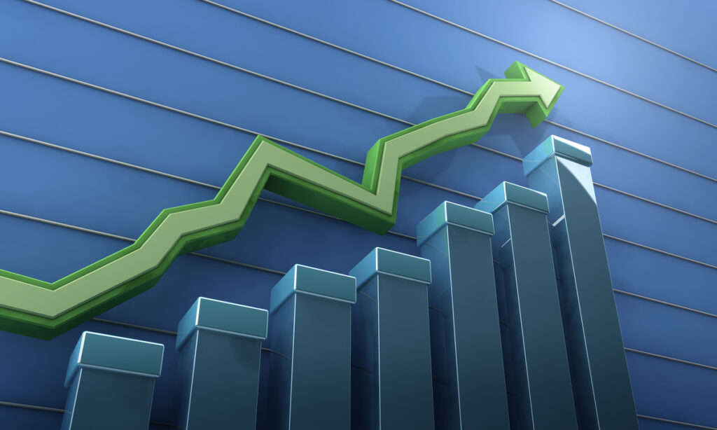 green arrow and bullish bar chart 174691675