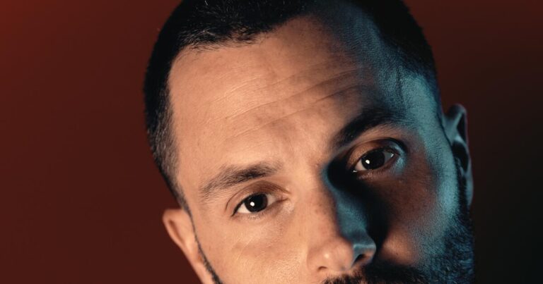 urlhttps3A2F2Fcalifornia times brightspot.s3.amazonaws.com2Fcc2Fd82F7df69fb34bb3871b0cbce84832112F1502038 et you final season penn badgley 4366