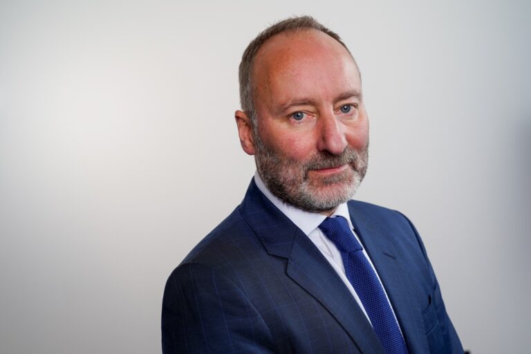 1746081191 mark perkins avove executive chair